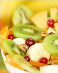 สลัดผลไม้และเบอร์รี่ในอาหารสำหรับคนขี้เกียจ